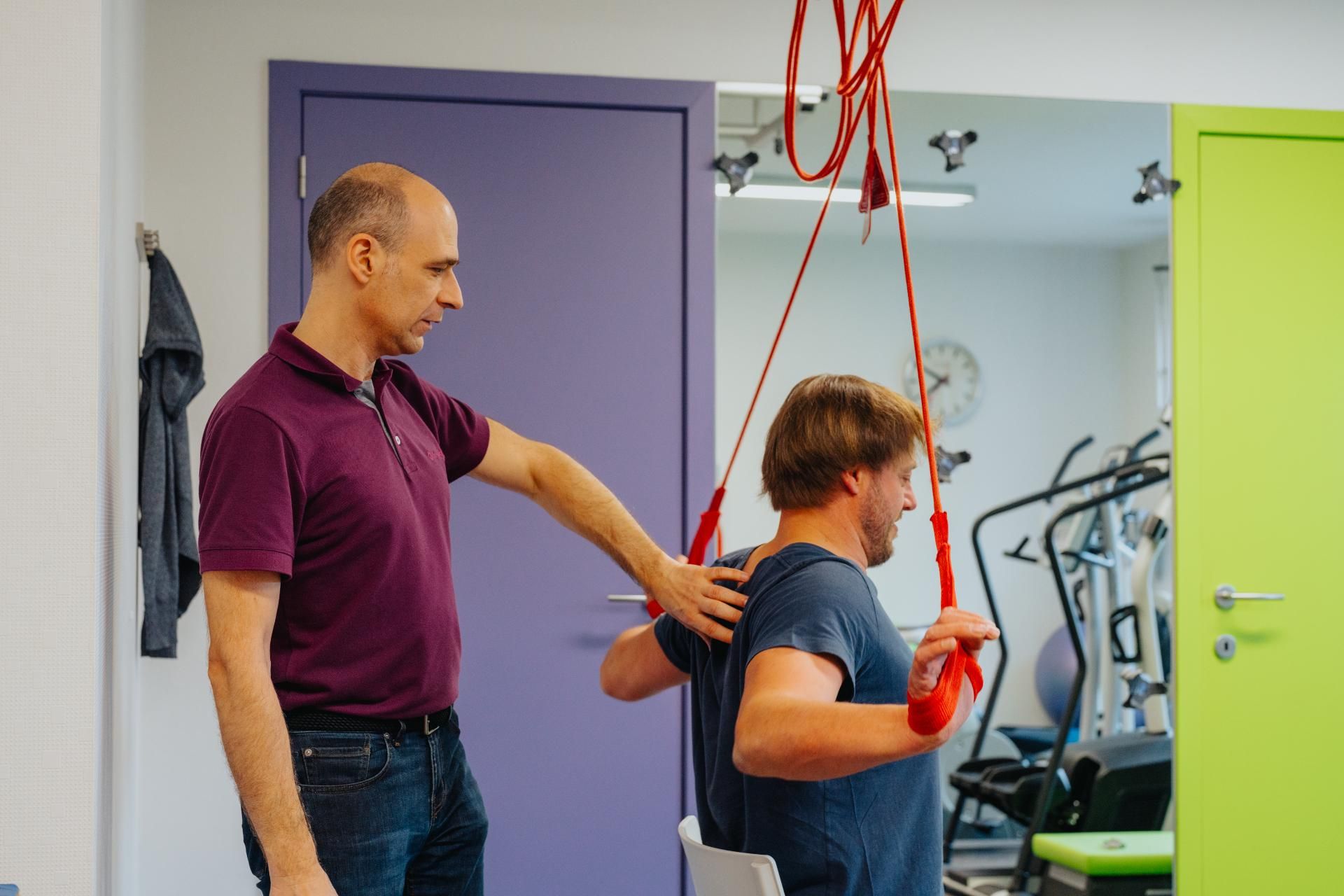 Kinetic control corrigeert geforceerde bewegingen die leiden tot hogere belasting